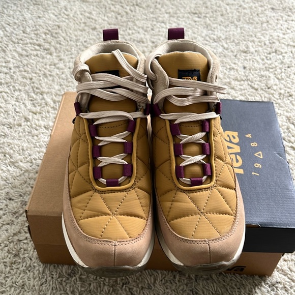 Teva commuter boot, US size 7, EUC - Picture 2 of 7